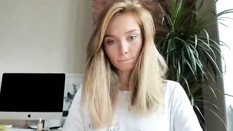 ms_lina big boobed bitch licks dildo
