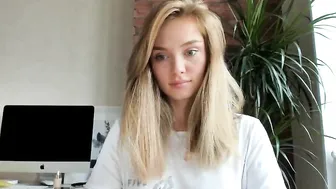 ms_lina big boobed bitch licks dildo