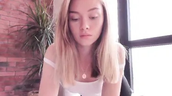 ms_lina insatiable slut fucks two holes