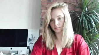 ms_lina pretty lady fucking pussy with sex machine