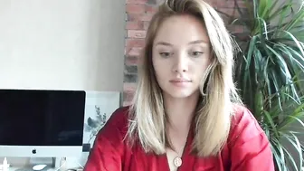 ms_lina pretty lady fucking pussy with sex machine