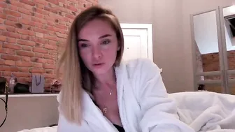 ms_lina beautiful bitch jerks off with an unusual device