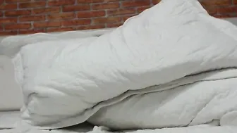 marisaisa busty mare caresses pussy