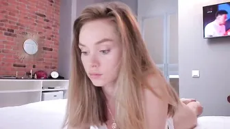 ms_lina busty chick caresses big nipples