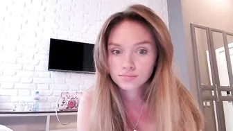 ms_lina busty slut fucks pussy in the shower
