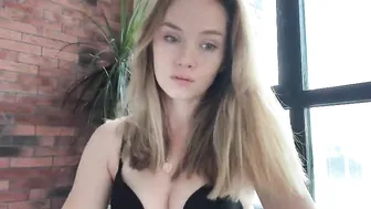 ms_lina buxom plays with long dildo