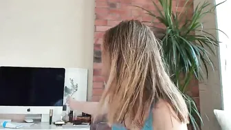 ms_lina vicious girls shows boobs