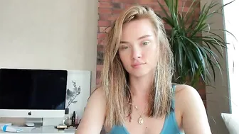 ms_lina vicious girls shows boobs