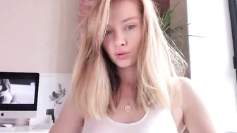 ms_lina babe in stockings fingering sex toy