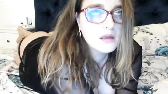 milkykandy whore babe masturbates shaved pussy