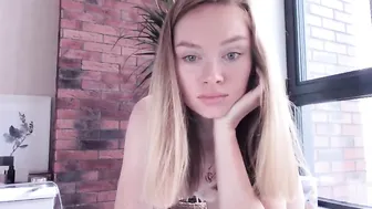 ms_lina slim bitch jerks off with sex toys