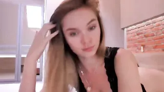 ms_lina modest babe tickles clit