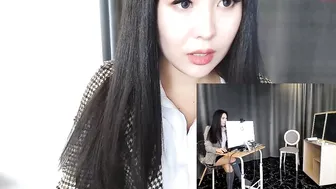 max_level caressed on the bed