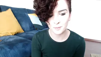 missalexthorn masturbating with a tampon in pussy