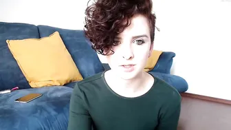 missalexthorn masturbating with a tampon in pussy