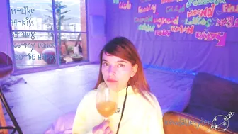 kendalltyler the charming slut fucks her pussy with a phallus