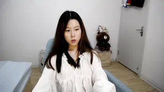 kayla2002 charming courtesan jerks pussy with dildos