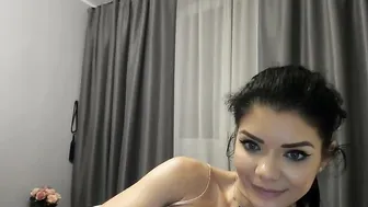 keenangelll cute brunette girl masturbates passionately