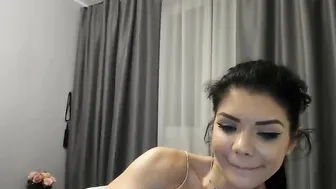 keenangelll cute brunette girl masturbates passionately