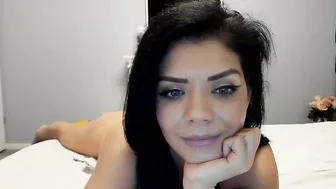 keenangelll gorgeous babe furiously fucks pussy