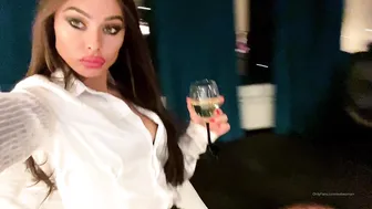 OnlyFans.com Evil Woman wonderful caret caresses shaved holes