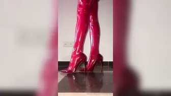 OnlyFans.com Evil Woman babe in stockings fucks both holes