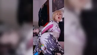 pitykitty pretty lady gently masturbates cunt