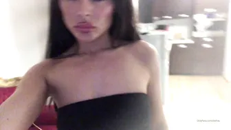 OnlyFans.com Evil Woman natural beauty on the positive shows itself in all its glory