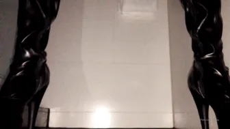 OnlyFans.com Evil Woman greedily fucks her pussy