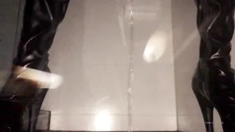 OnlyFans.com Evil Woman greedily fucks her pussy