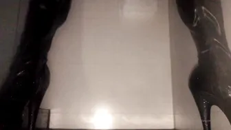 OnlyFans.com Evil Woman greedily fucks her pussy