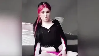 babymaddyxo hot trick fingering pussy