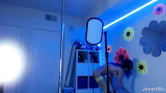 OnlyFans Jewelz Blu @jewelzblu black-haired beauty inimitably caresses herself