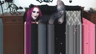 XandriaGoddess cute slut caresses the vagina with fingers