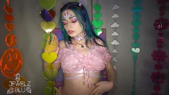 OnlyFans Jewelz Blu jewelzblu shows how deep a toy can be in your mouth