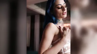 OnlyFans Jewelz Blu jewelzblu blonde hairstyle fingering shaved cunt