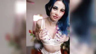 OnlyFans Jewelz Blu jewelzblu blonde hairstyle fingering shaved cunt