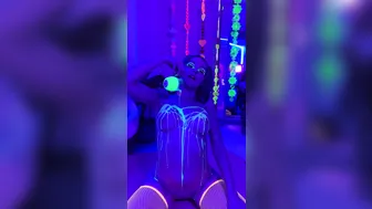 OnlyFans Jewelz Blu jewelzblu dick shows off her shaved cunt