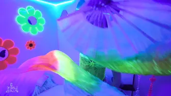 OnlyFans Jewelz Blu jewelzblu shows her pussy on the chair