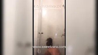 Zara juicy mom shakes her ass