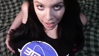 lovely lilith cute chick shows off gorgeous body