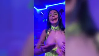 OnlyFans Jewelz Blu jewelzblu busty young lady fucks her cunt