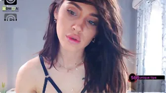 anyarayne  juicy slut gently masturbates cunt