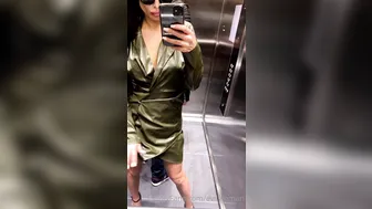 OnlyFans.com Evil Woman sexy chick masturbates shaved pussy