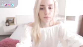 onefel naughty bitch posing nude