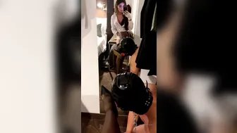 OnlyFans.com Evil Woman a woman with a wide pelvis gets shaved cunt