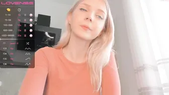 oh_honey_ cute bitch shows off her gorgeous body