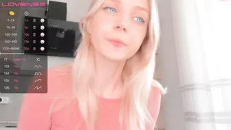 oh_honey_ cute bitch shows off her gorgeous body
