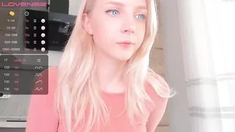 oh_honey_ cute bitch shows off her gorgeous body