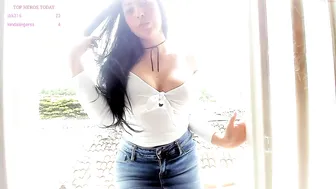 noemibcnz cute lady caresses shaved cunt